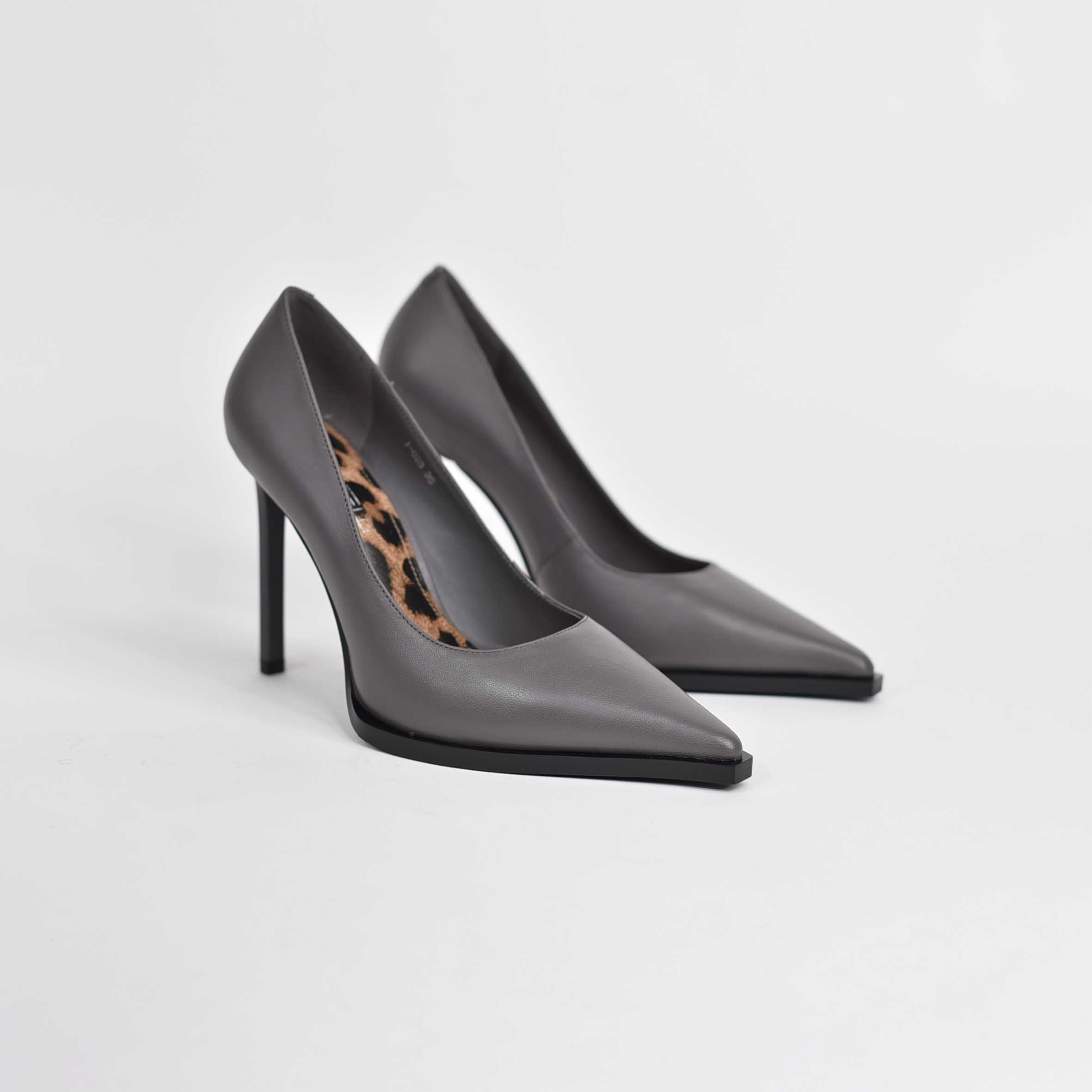 Stileto J028