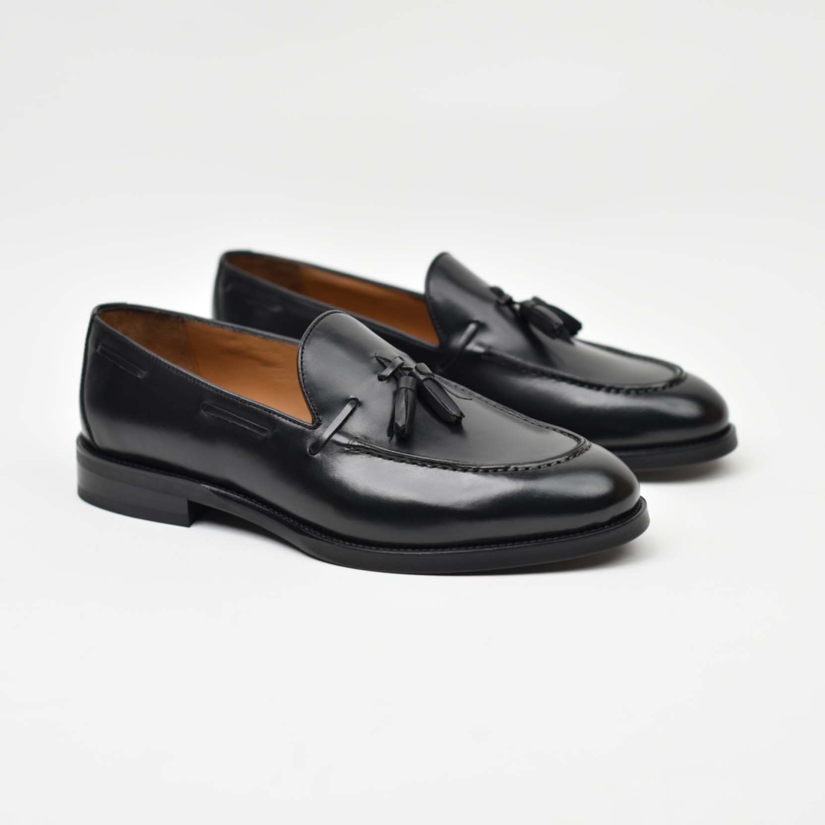 Tassel Loafer – Black Leather 40-03Z