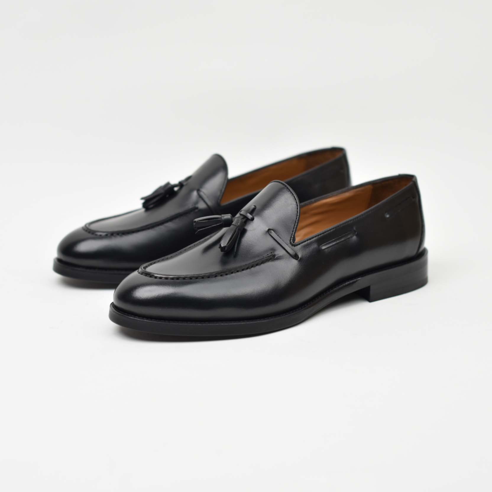 Tassel Loafer – Black Leather 40-03Z