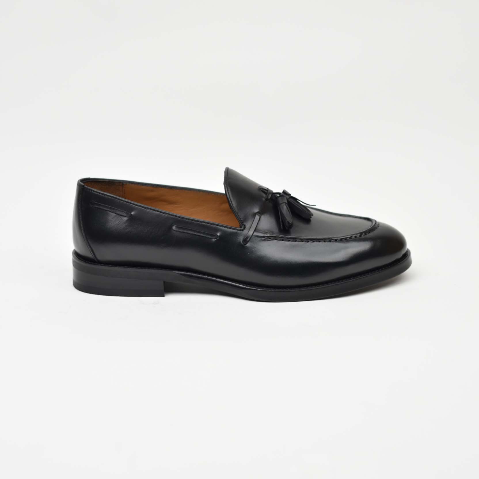Tassel Loafer – Black Leather 40-03Z