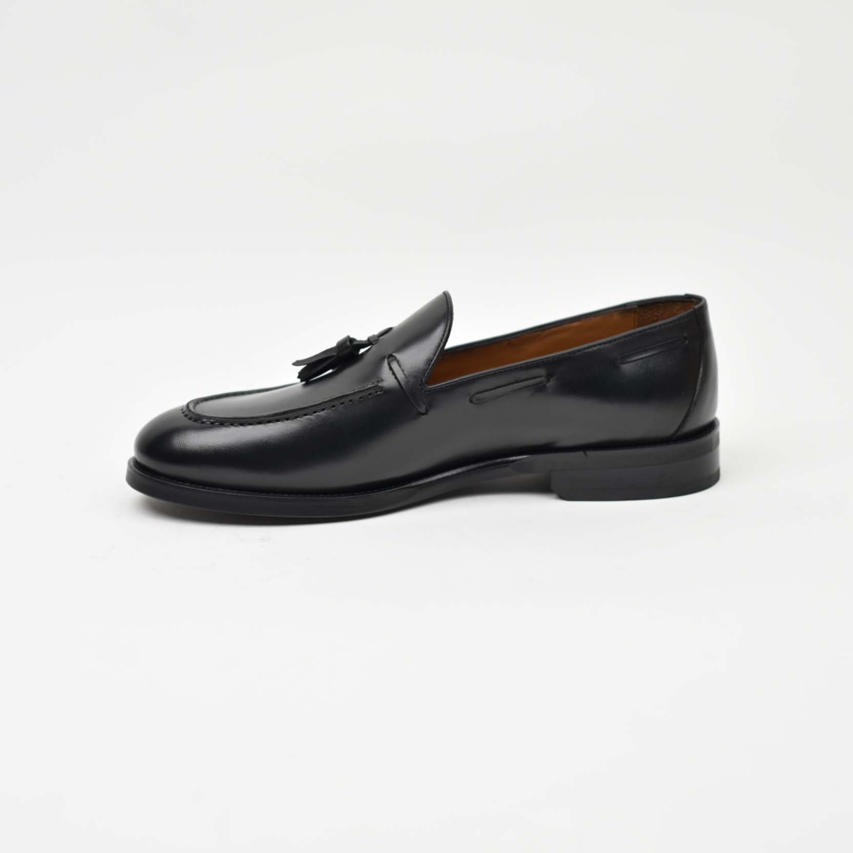 Tassel Loafer – Black Leather 40-03Z