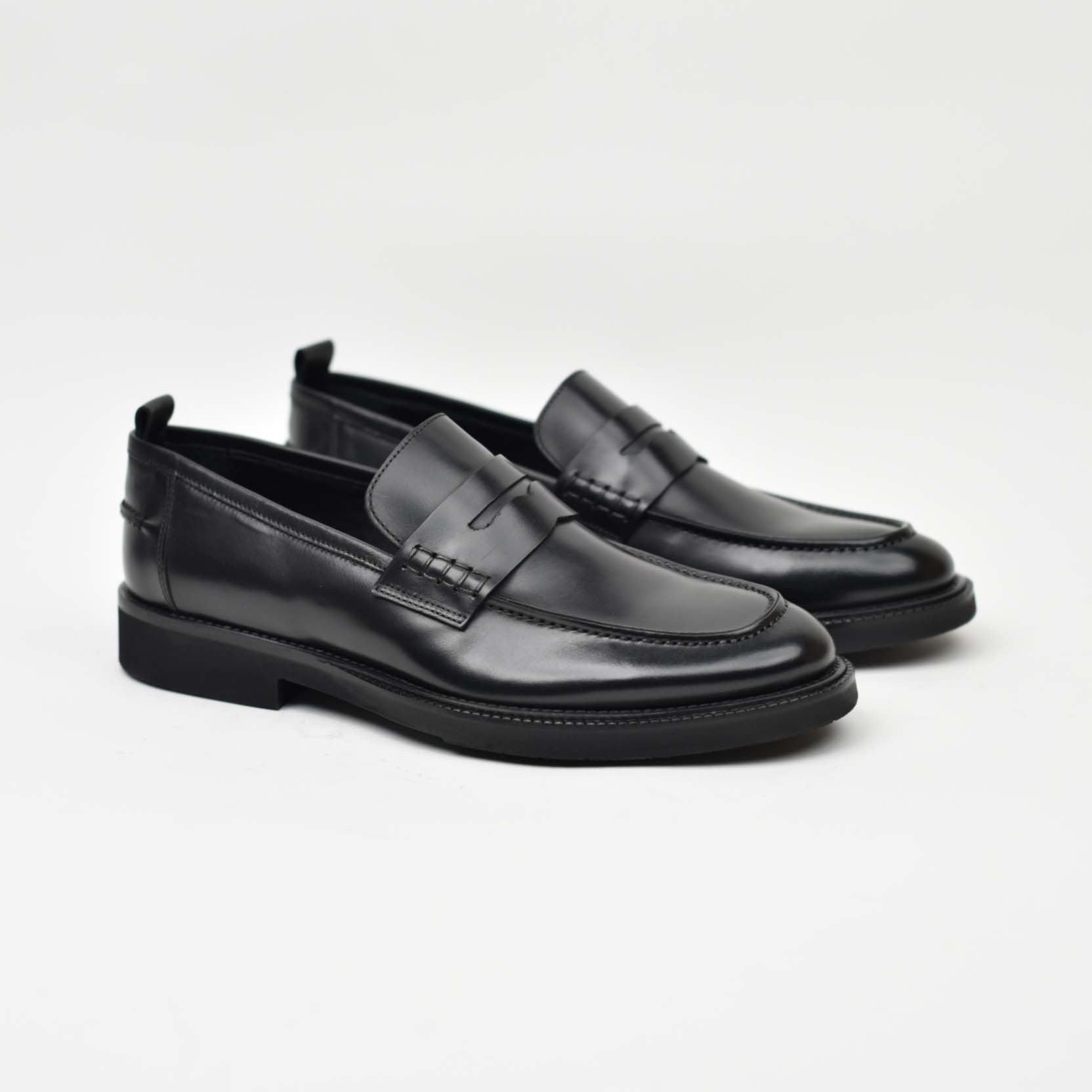 Penny Loafer-Black 265-04Z