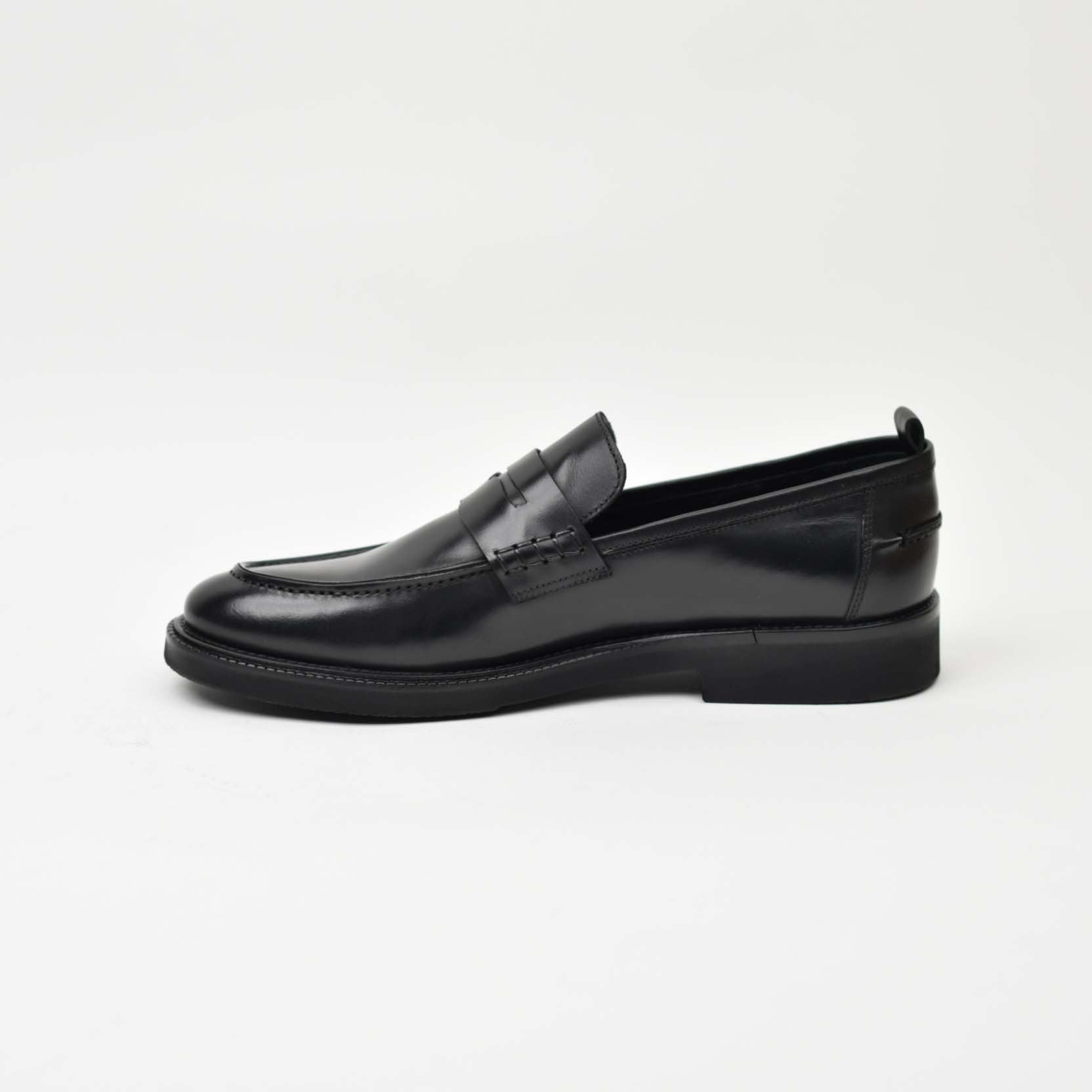 Penny Loafer-Black 265-04Z